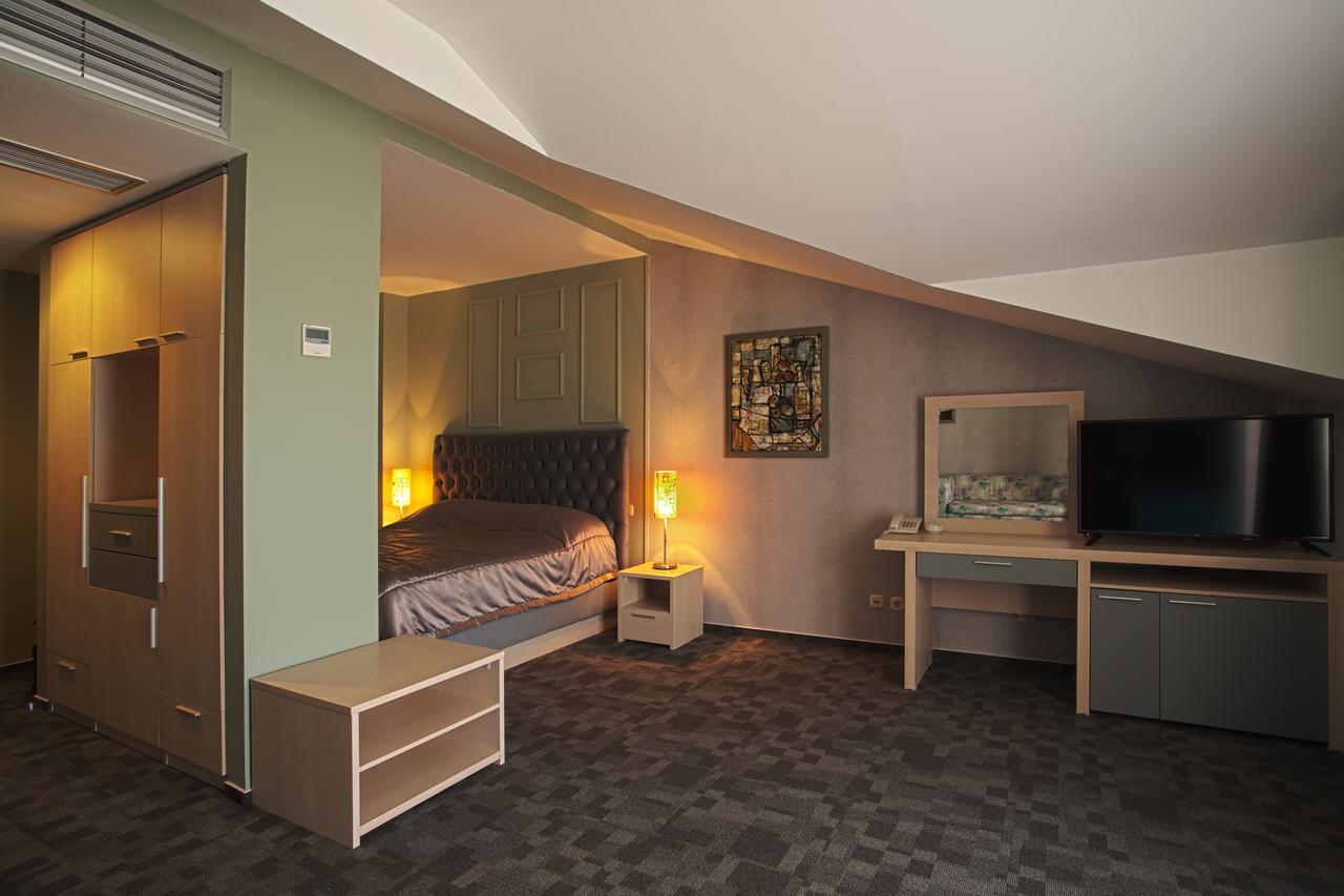 Romantique Veles Hotel Bagian luar foto