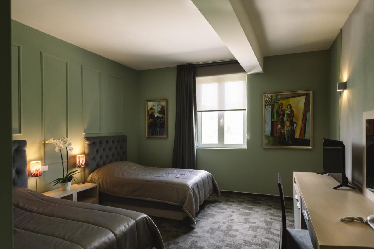 Romantique Veles Hotel Bagian luar foto