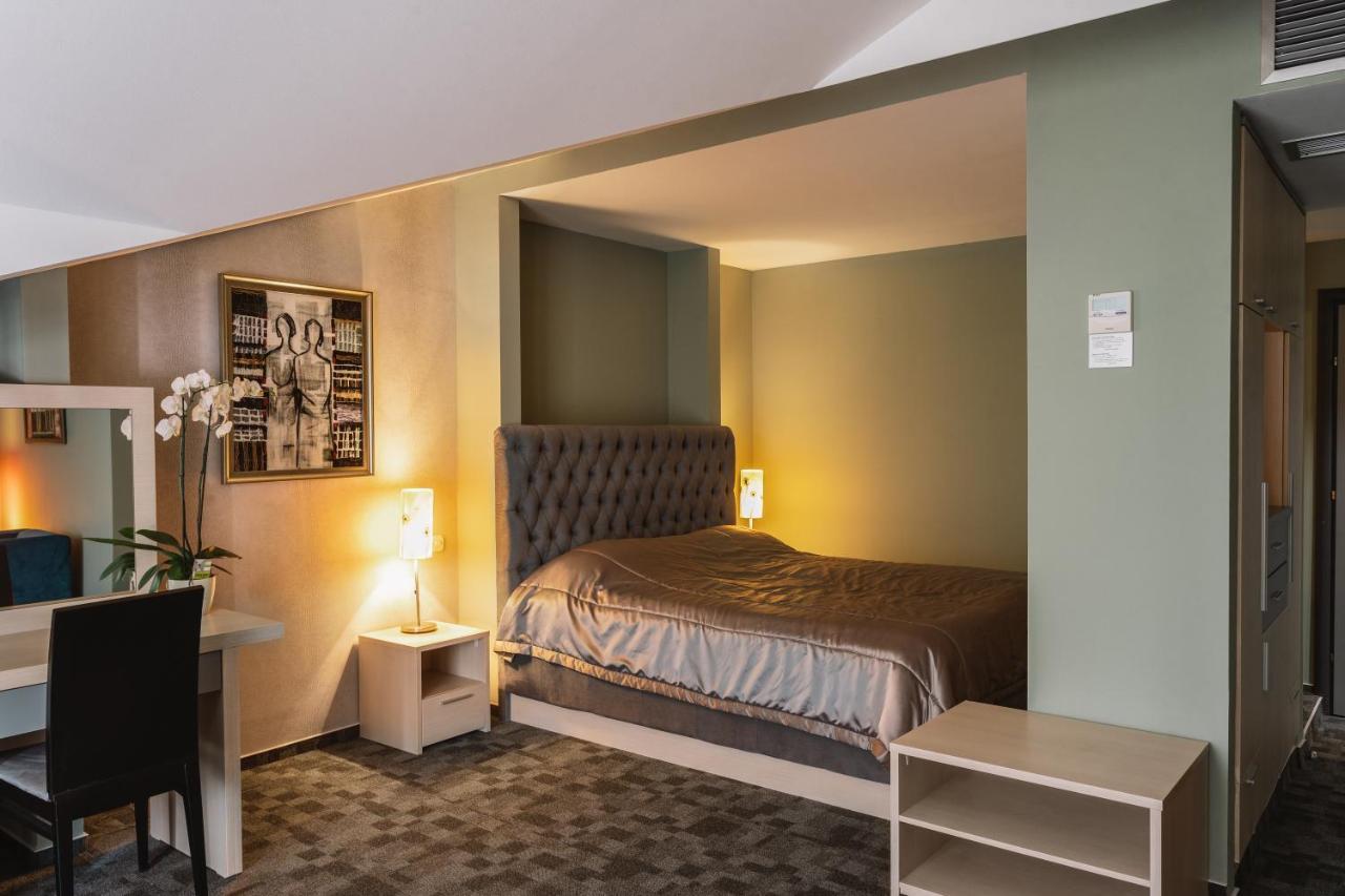 Romantique Veles Hotel Bagian luar foto